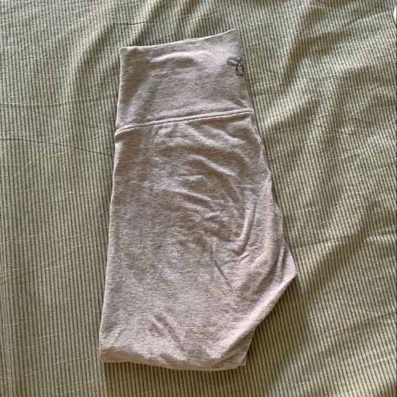 2/20$ TNA chill cropped gray legging small - Picture 5 of 5